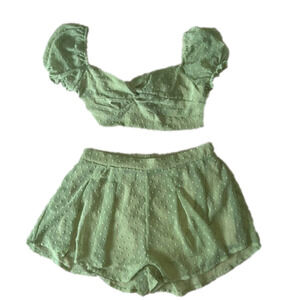 Size large green textured set with adjustable cropped top and shorts